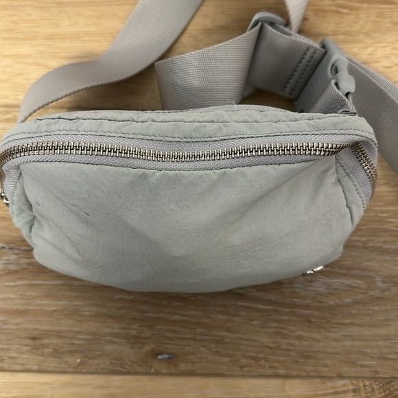 lululemon athletica Lululemon Everywhere Bag Silver Drop - Picture 4 of 10